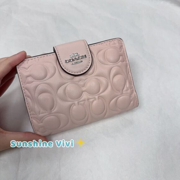 NWT Coach CZ341 Medium Corner Zip Wallet In Signature Leather In Blush - Picture 1 of 9